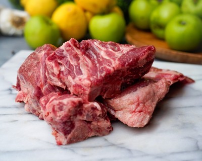 Свинина на кости охлаждённая 1 кг - купить в Биме